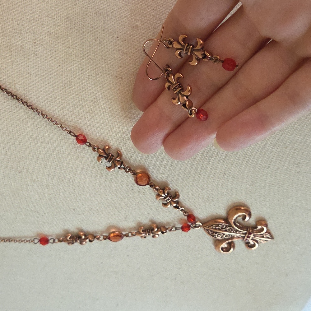 Elegant Fleur-de-Lis Necklace and Earring Set